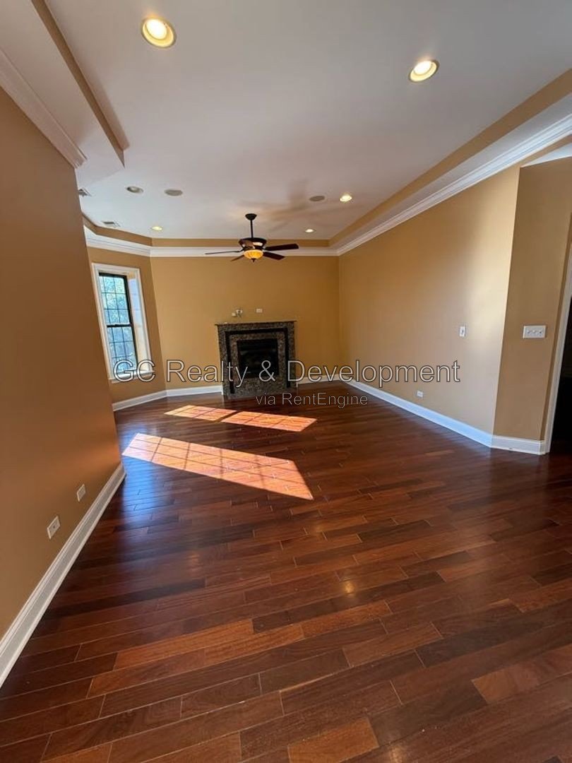 *** RECENTLY UPDATED 3BR - 2BA / IN-UNIT LAUNDRY / SS APPLIANCES / PARKING INCLUDED *** property image