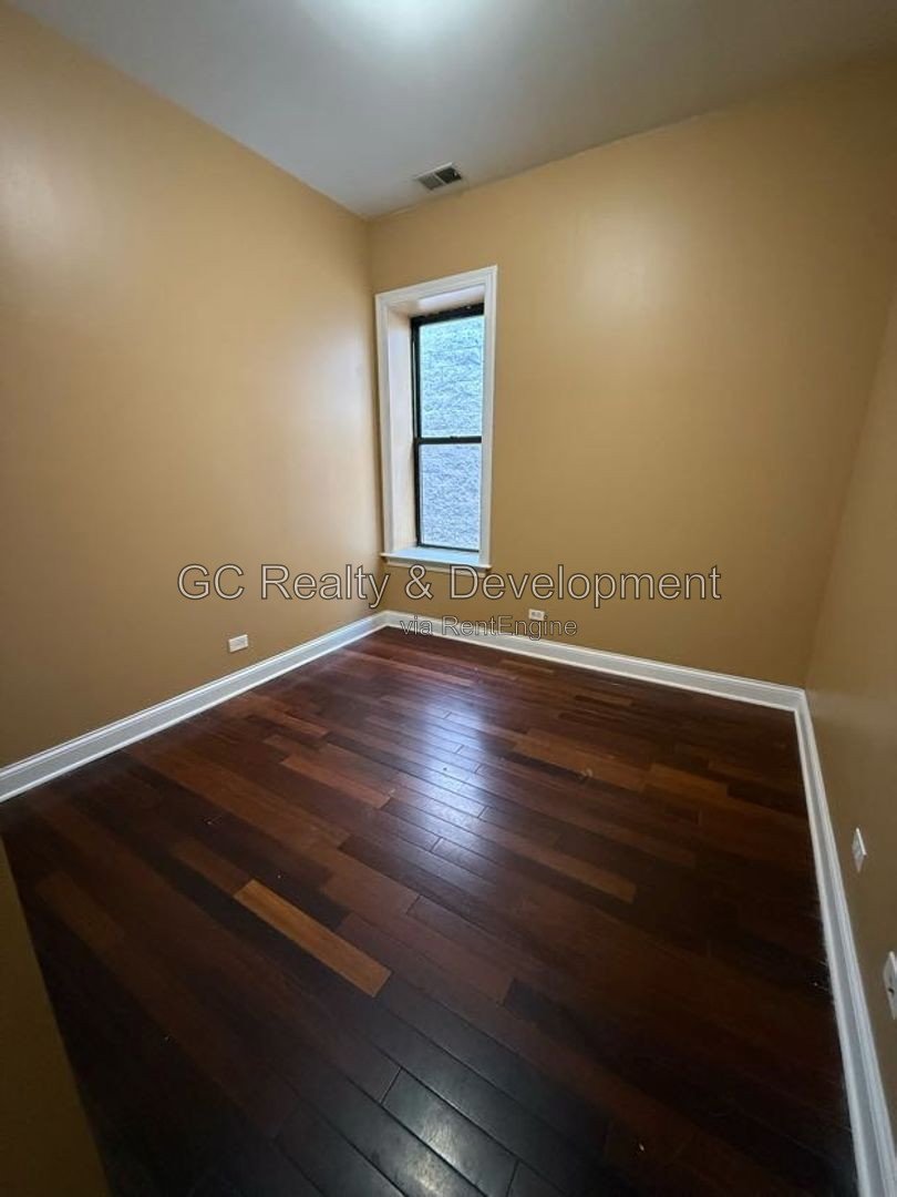 *** RECENTLY UPDATED 3BR - 2BA / IN-UNIT LAUNDRY / SS APPLIANCES / PARKING INCLUDED *** property image