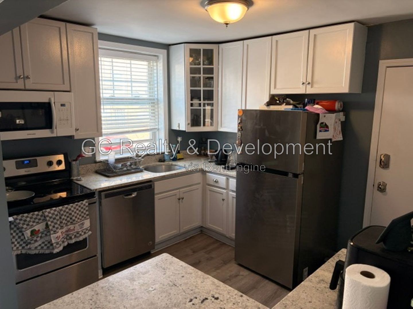 *** AVAIL 11/15/2026 / 2 BDRM / ONLY PAY ELECTRIC / PET FRIENDLY / PARKING INCL / COMMON AREA LAUNDRY *** property image