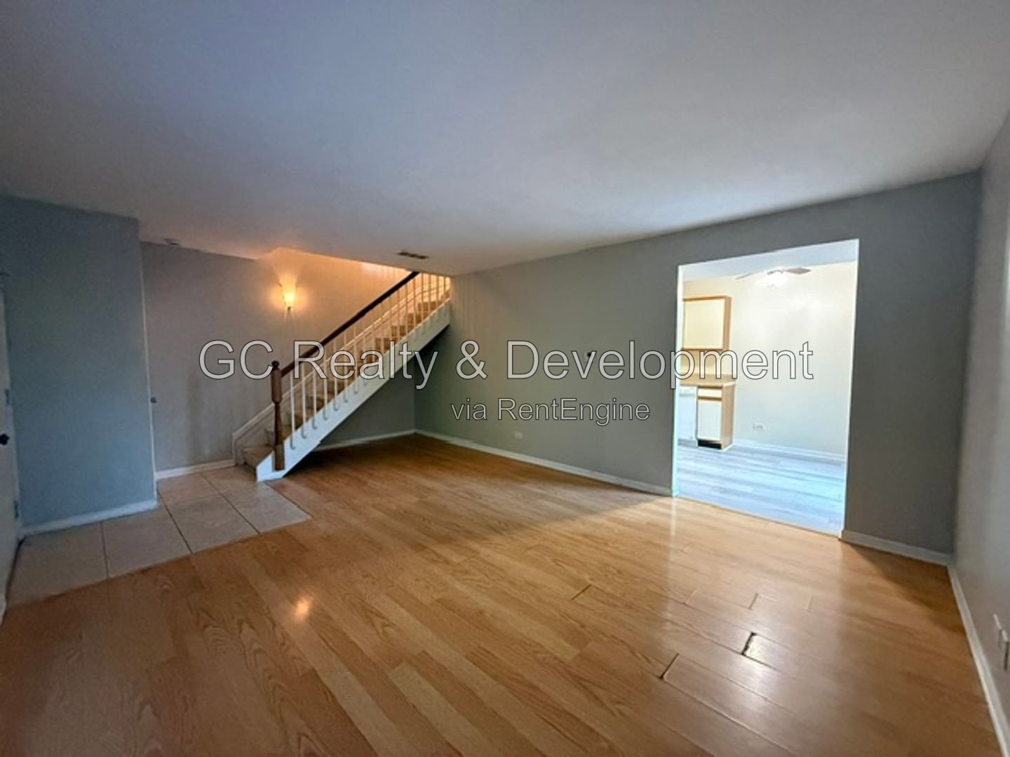 *** 2 BDRM / IN UNIT LAUNDRY / 2 PARKING SPOTS / APPLIANCES INCLUDED *** property image