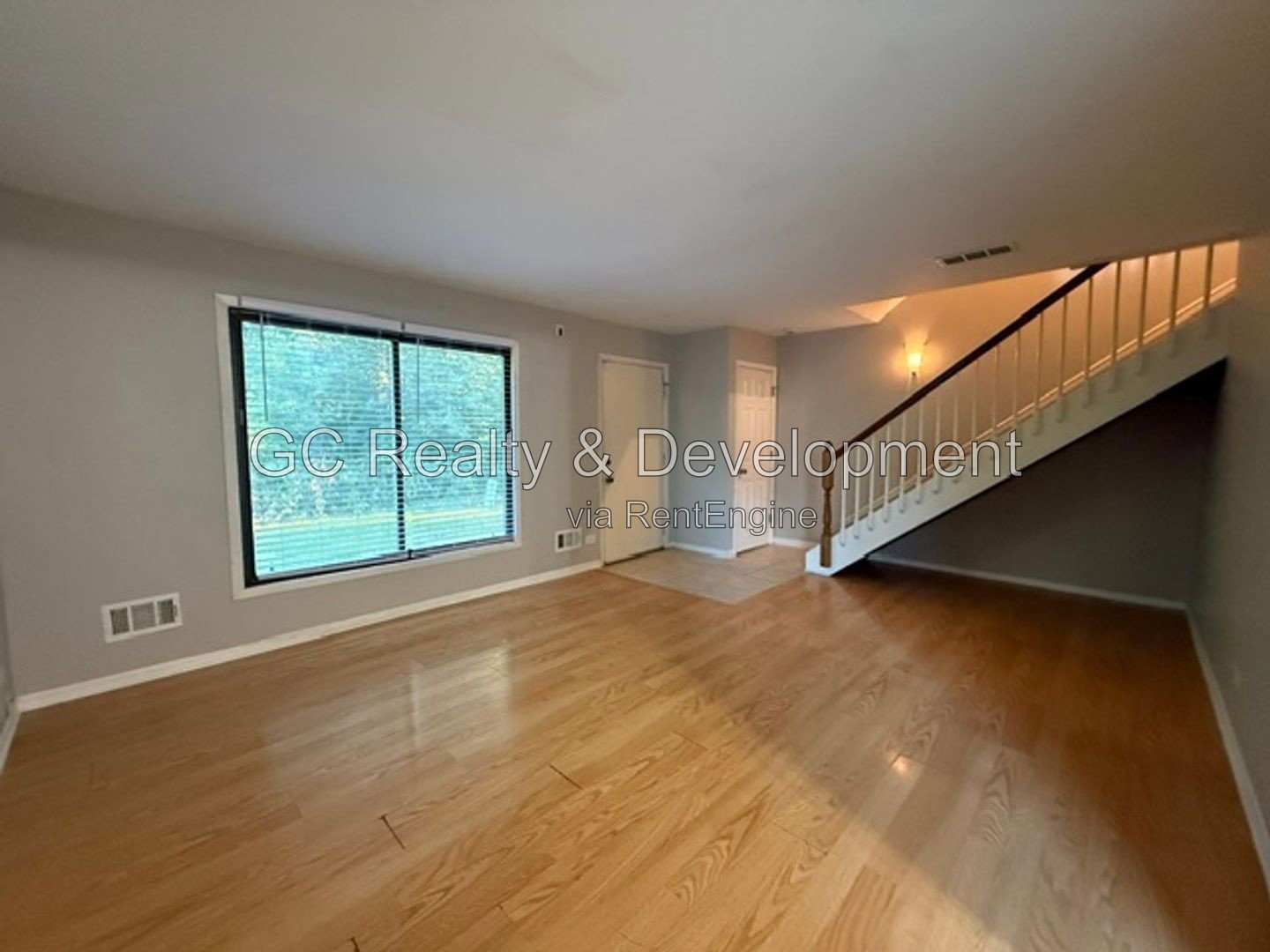 *** 2 BDRM / IN UNIT LAUNDRY / 2 PARKING SPOTS / APPLIANCES INCLUDED *** property image