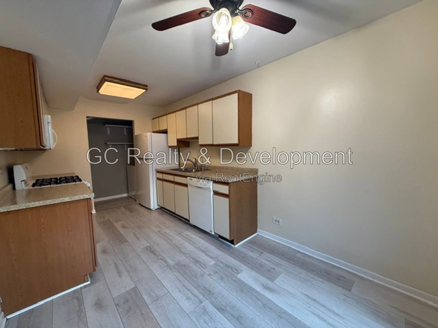 *** 2 BDRM / IN UNIT LAUNDRY / 2 PARKING SPOTS / APPLIANCES INCLUDED *** property image