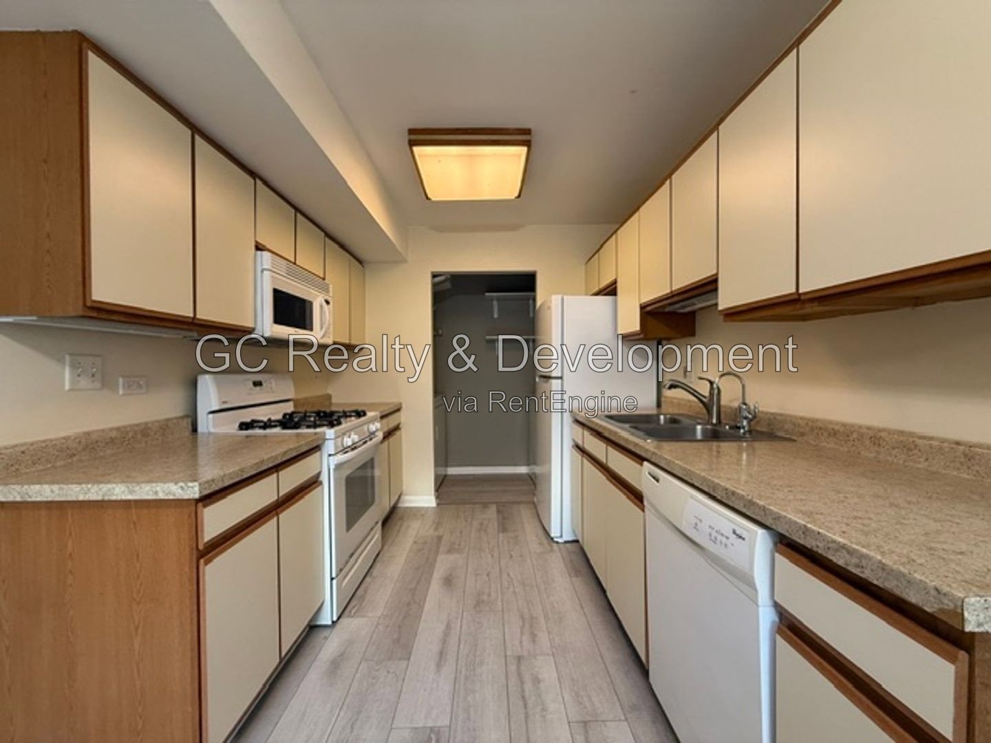 *** 2 BDRM / IN UNIT LAUNDRY / 2 PARKING SPOTS / APPLIANCES INCLUDED *** property image