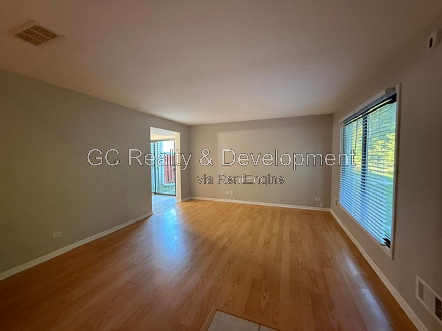 *** 2 BDRM / IN UNIT LAUNDRY / 2 PARKING SPOTS / APPLIANCES INCLUDED *** property image