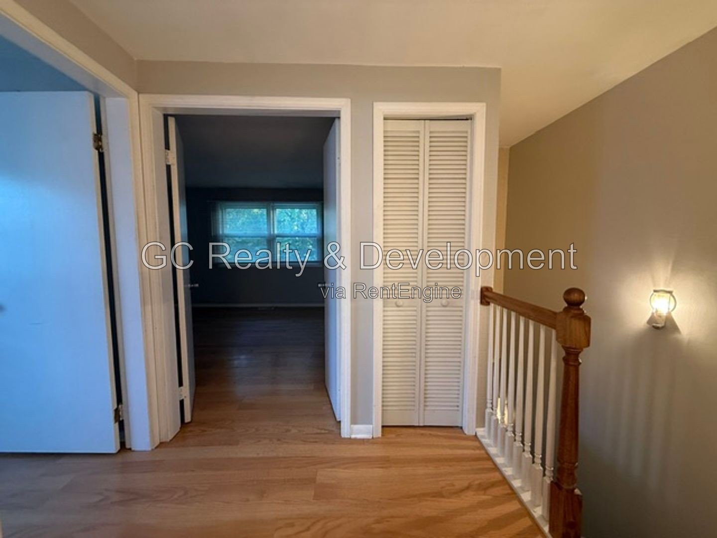 *** 2 BDRM / IN UNIT LAUNDRY / 2 PARKING SPOTS / APPLIANCES INCLUDED *** property image