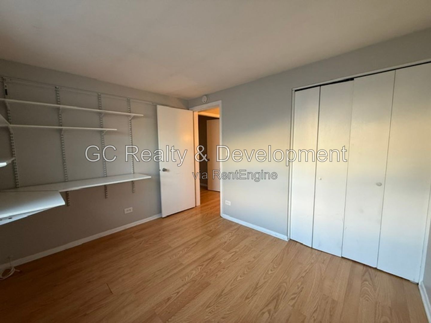 *** 2 BDRM / IN UNIT LAUNDRY / 2 PARKING SPOTS / APPLIANCES INCLUDED *** property image