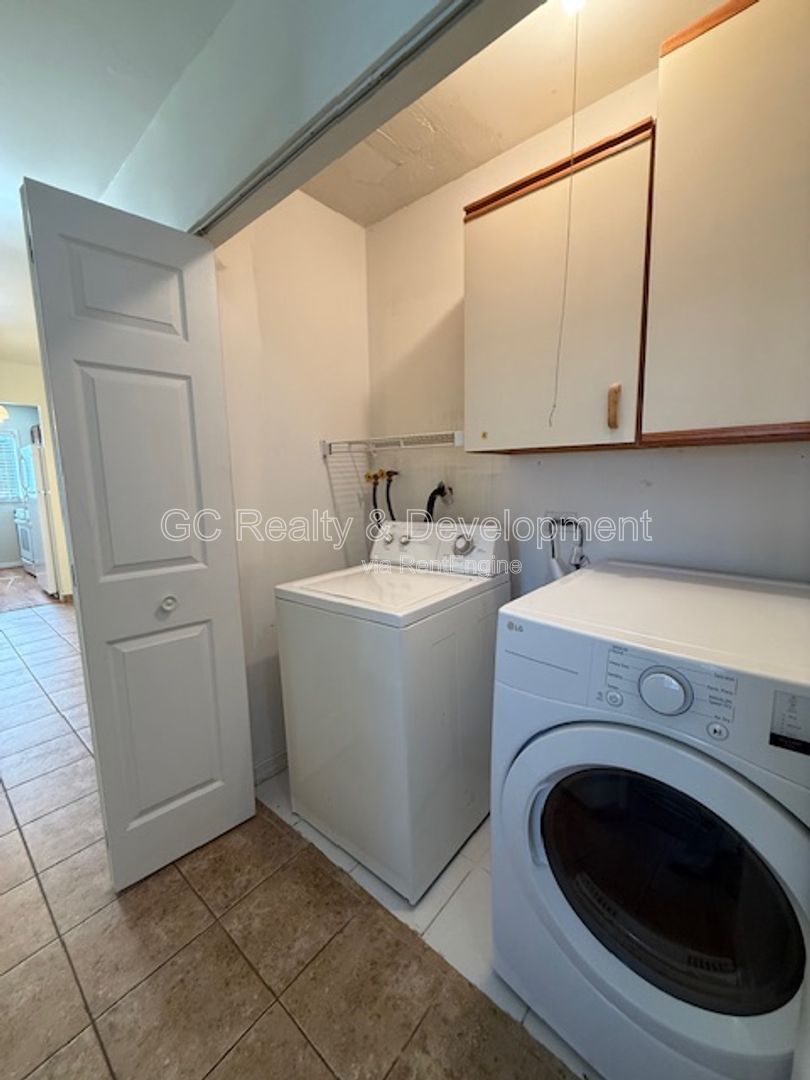*** COMING SOON 11/01/26! / 2 BDRM / ATTACHED GARAGE / IN UNIT LAUNDRY / SCHOOL DISTRICT 108 *** property image