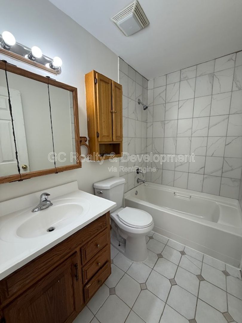 *** COMING SOON 11/01/26! / 2 BDRM / ATTACHED GARAGE / IN UNIT LAUNDRY / SCHOOL DISTRICT 108 *** property image