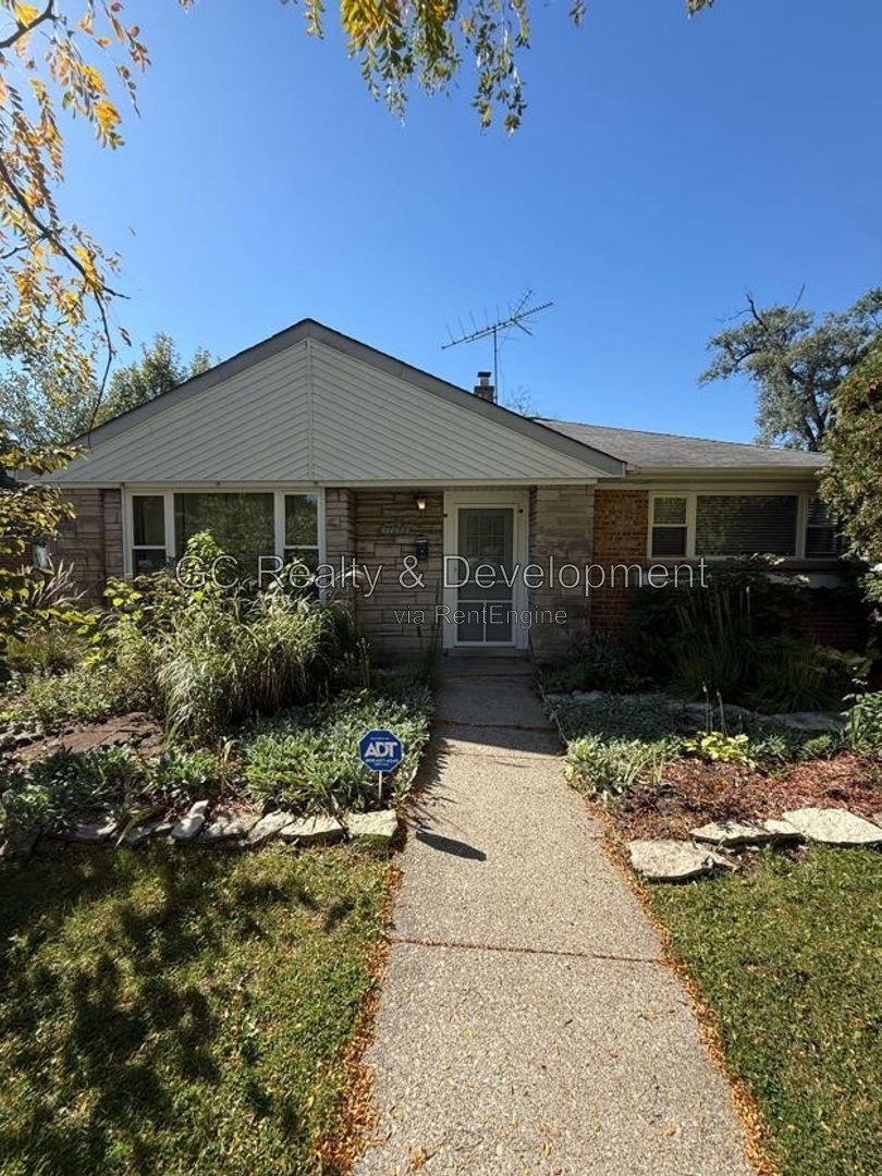 *** 2BR - 1BA / SS APPLIANCES / IN-UNIT LAUNDRY / GARAGE / LRG SUNROOM *** property image