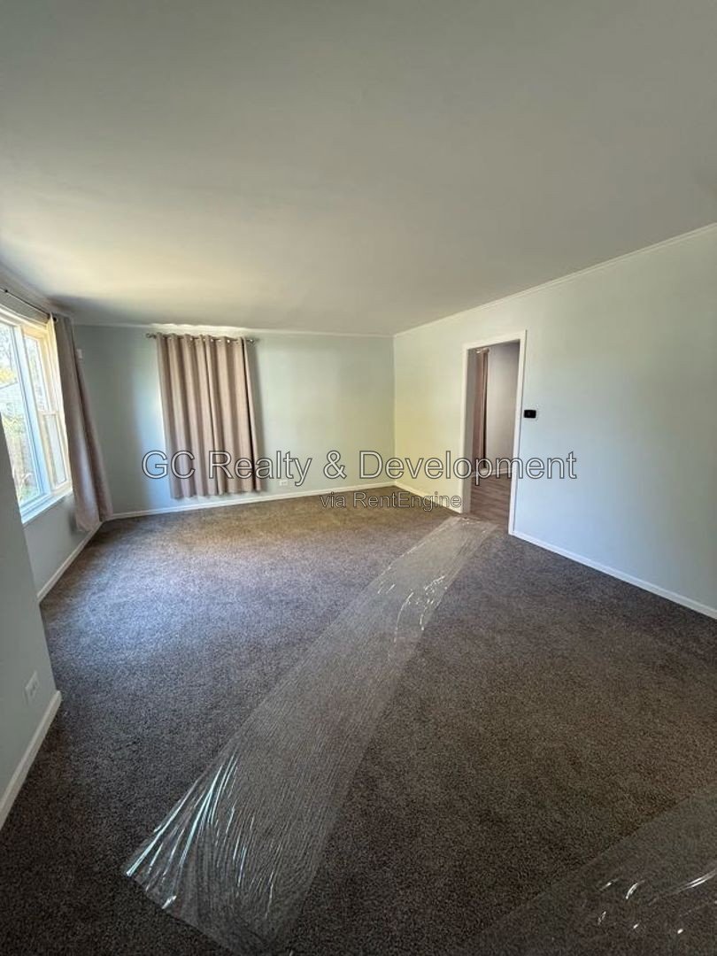 *** 2BR - 1BA / SS APPLIANCES / IN-UNIT LAUNDRY / GARAGE / LRG SUNROOM *** property image