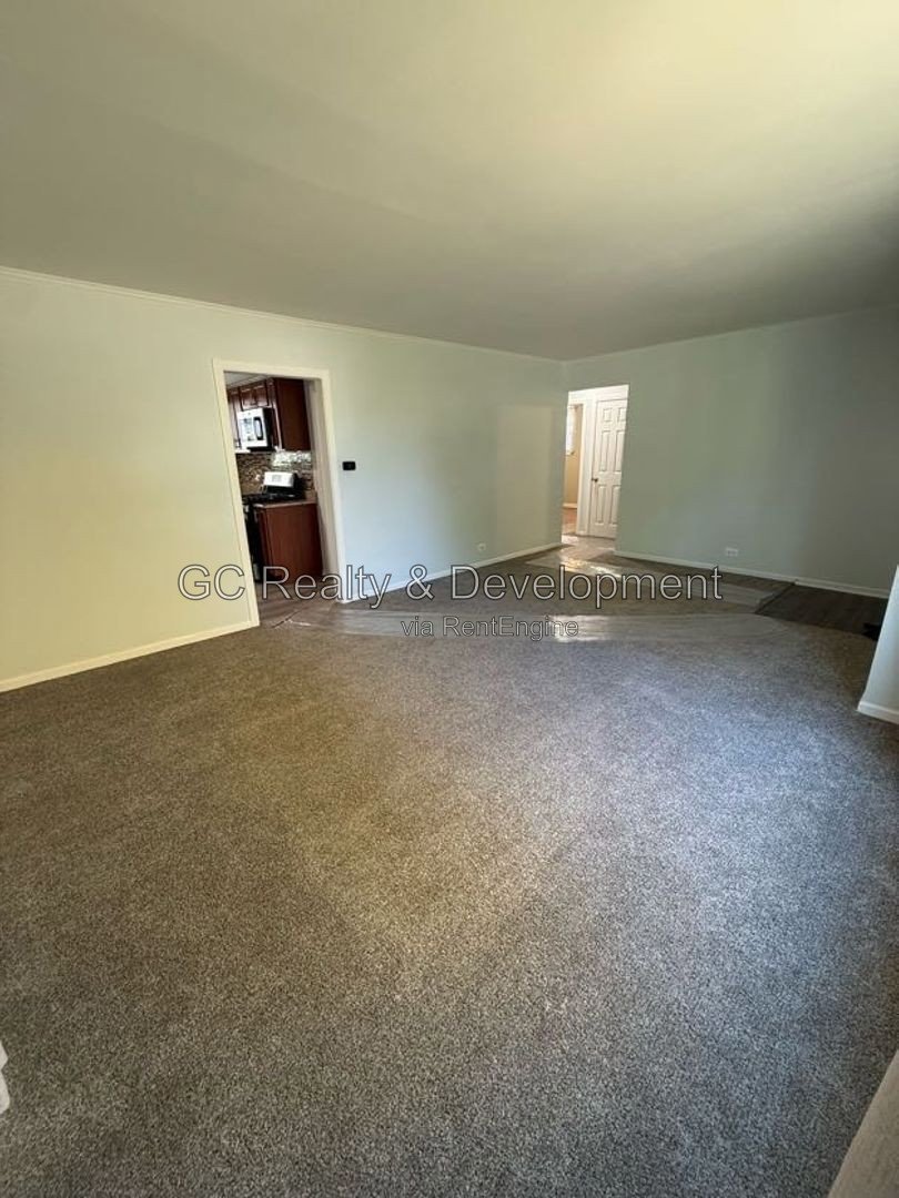 *** 2BR - 1BA / SS APPLIANCES / IN-UNIT LAUNDRY / GARAGE / LRG SUNROOM *** property image