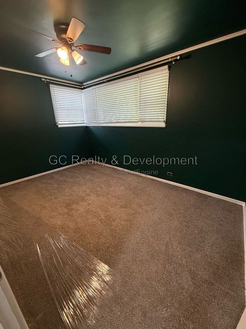 *** 2BR - 1BA / SS APPLIANCES / IN-UNIT LAUNDRY / GARAGE / LRG SUNROOM *** property image