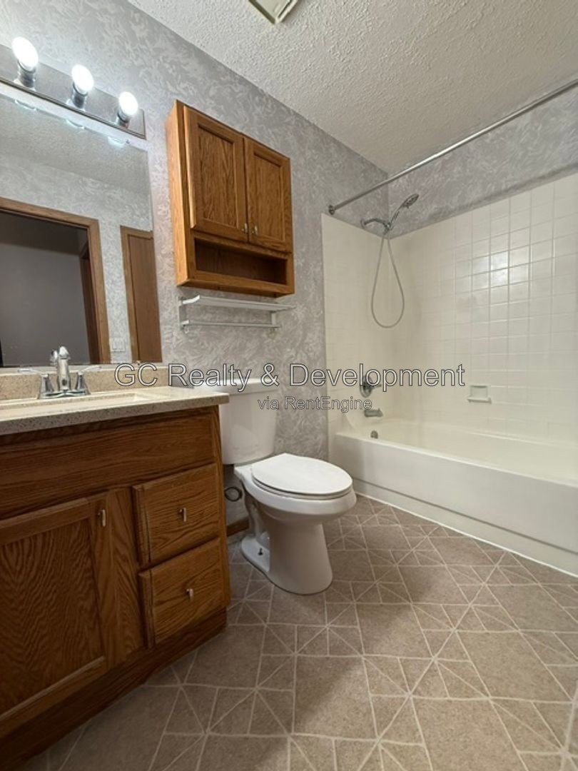 *** 2BR - 1BA / SS APPLIANCES / IN-UNIT LAUNDRY / STORAGE UNIT / ONLY PAY ELECTRIC *** property image