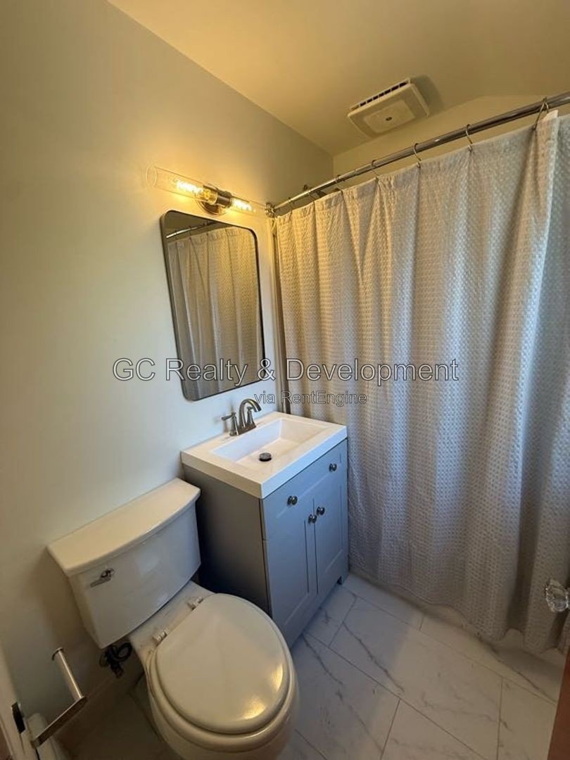 *** 3BR / SS APPLIANCES / IN-UNIT LAUNDRY / PARKING INCL / FENCED YARD / HARDWOOD FLOORS *** property image