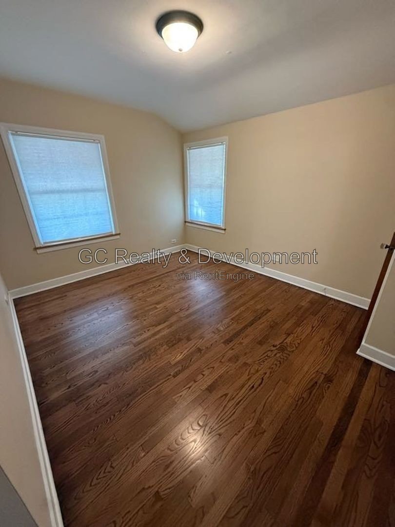 *** 3BR / SS APPLIANCES / IN-UNIT LAUNDRY / PARKING INCL / FENCED YARD / HARDWOOD FLOORS *** property image