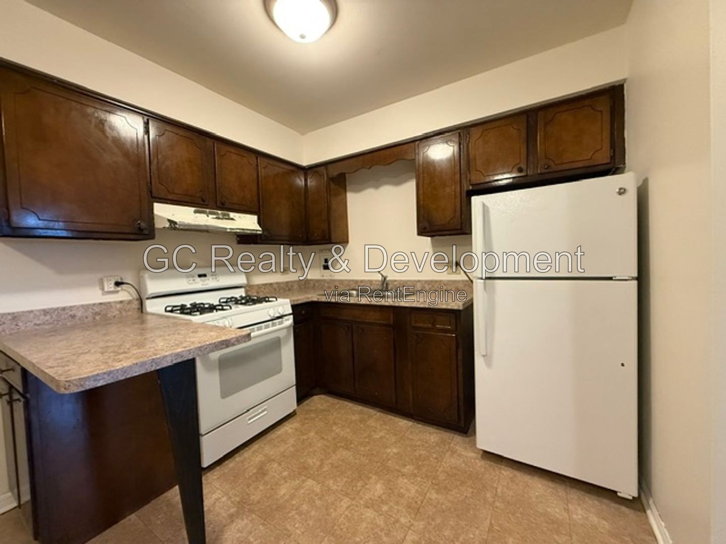*** 2 BDRM / ONLY PAY ELECTRIC / COMMON AREA LAUNDRY / 2 PARKING INCL *** property image
