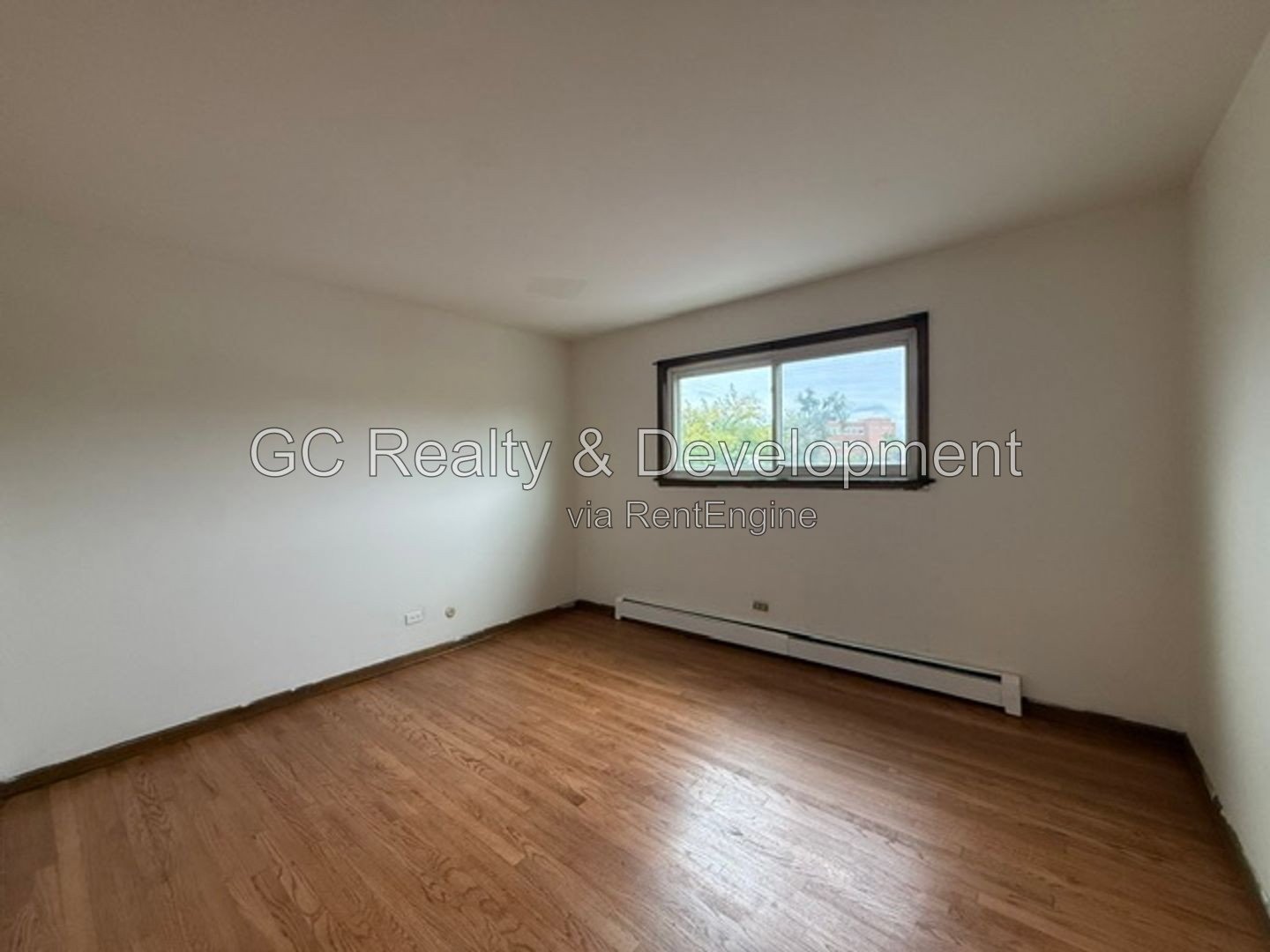 *** 2 BDRM / ONLY PAY ELECTRIC / COMMON AREA LAUNDRY / 2 PARKING INCL *** property image