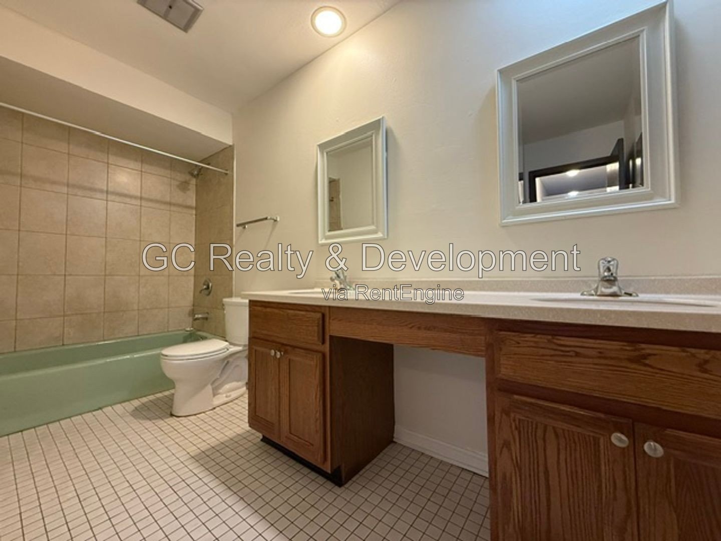 *** 2 BDRM / ONLY PAY ELECTRIC / COMMON AREA LAUNDRY / 2 PARKING INCL *** property image