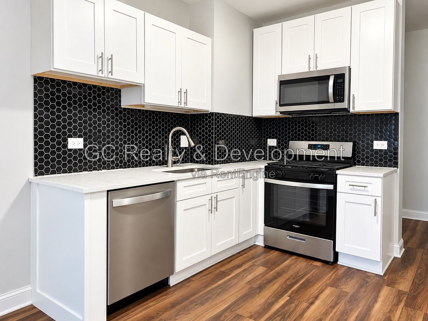 *** 2BR-1BA / RECENTLY UPDATED / GARAGE / CENTRAL AIR / SS APPLIANCES / ON-SITE LAUNDRY / HARDWOOD FLOORS / ON-SITE STORAGE *** property image