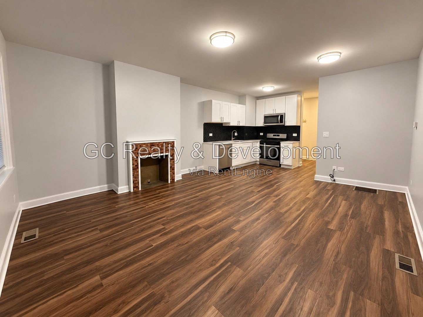 *** 2BR-1BA / RECENTLY UPDATED / GARAGE / CENTRAL AIR / SS APPLIANCES / ON-SITE LAUNDRY / HARDWOOD FLOORS / ON-SITE STORAGE *** property image
