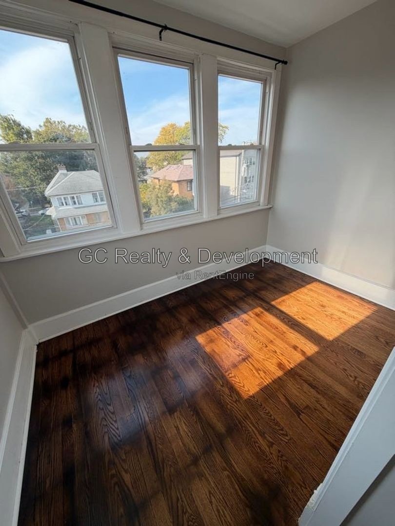 *** 3BR-2BA / CENTRAL AIR / ON-SITE LAUNDRY / PARKING AVAIL / PET FRIENDLY / SUNROOM *** property image