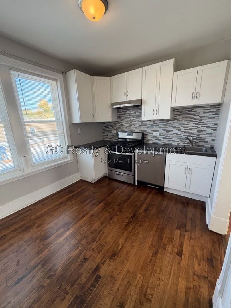 *** 3BR-2BA / CENTRAL AIR / ON-SITE LAUNDRY / PARKING AVAIL / PET FRIENDLY / SUNROOM *** property image